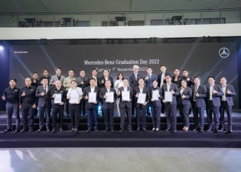 เมอร์เซเดส-เบนซ์ มอบประกาศนียบัตรจากเยอรมนีแก่นักเรียนช่างฝึกหัดรุ่นที่ 31 และ 32