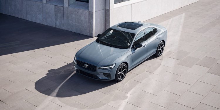 Volvo Recharge Plug-in Hybrid ความบันเทิงและความปลอดภัยที่ดีกว่า