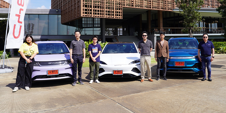 เรเว่ ส่งมอบรถยนต์ไฟฟ้า BYD ถึงมือผู้โชคดีทั้ง 3 ท่านจากแคมเปญ “Big Thanks” แทนคำขอบคุณสำหรับความไว้วางใจ