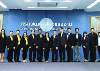 โตโยต้าเข้าร่วมพิธีส่งมอบผู้ผ่านการฝึกอบรมในสาขาช่างซ่อมตัวถังและสีรถยนต์ ภายใต้ความร่วมมือระหว่างกรมพัฒนาฝีมือแรงงาน กับ บริษัท โตโยต้า มอเตอร์ ประเทศไทย จำกัด