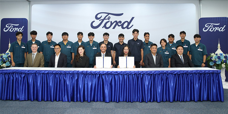 ฟอร์ด สานต่อโครงการ ‘เปลี่ยนความรู้ สู่อาชีพ’ ปีที่ 8 มอบทุนการศึกษาต่อเนื่องแก่วิทยาลัยเทคนิคสัตหีบ