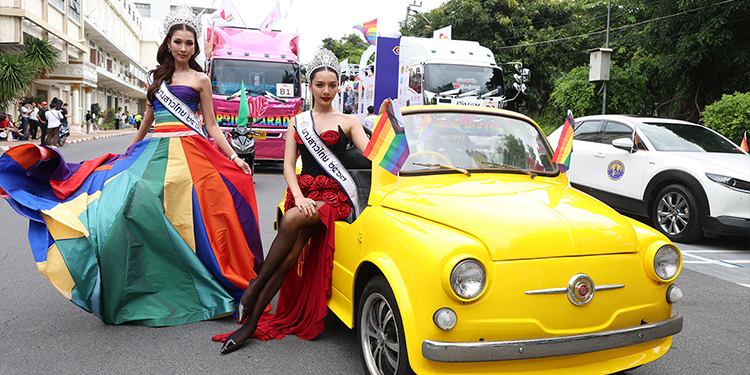 รถโบราณร่วมขบวน Love Pride Parade 2025