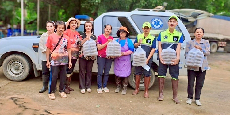 มูลนิธิโตโยต้าประเทศไทย ร่วมกับมูลนิธิเอสซีจี และโรงพยาบาลสมเด็จพระยุพราชปัว ตั้งโรงครัวช่วยเหลือผู้ประสบภัยน้ำท่วม จ.น่าน