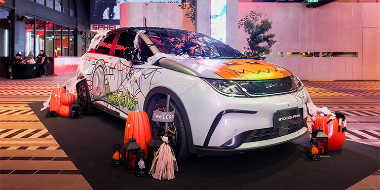 บีวายดีและเรเว่ พร้อมพาคุณไปสะพรึงกับบ้านผีสิงระดับโลก ผ่านกิจกรรม ‘BYD EV Trick or Treat x Under The Castle’