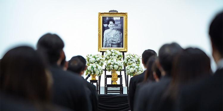 ตรีเพชรอีซูซุเซลส์ และกลุ่มตรีเพชร ร่วมถวายอาลัย “สมเด็จบรมราชชนนีพันปีหลวง”