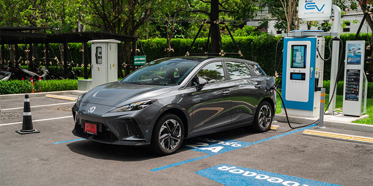 เอ็มจี ขึ้นแท่นผู้นำยอดจดทะเบียนรถอีวี 4 เดือนติด รวมยอดสะสมกว่า 14,741 คันย้ำ EV LIFETIME WARRANTY กับการบริการคือหัวใจของรถ EV