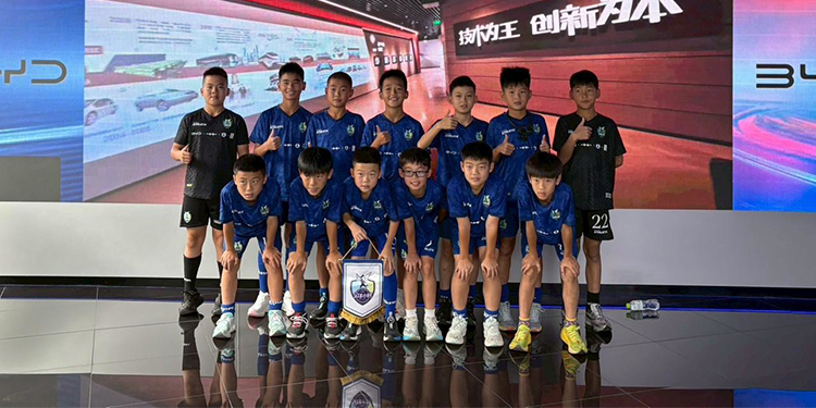 บีวายดี ประเทศไทย และ เรเว่ นำทีมฟุตบอลเยาวชนจีน เยี่ยมศูนย์ BYD Experience Store เรียนรู้นวัตกรรมยานยนต์พลังงานใหม่
