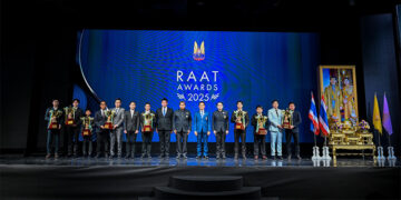 ที่สุดแห่งความภาคภูมิใจกับ “เต๊อะ วุฒิกร อินทรภูวศักดิ์” ได้รับถ้วยพระราชทาน The King Trophy 2025 พร้อม “เติ้น ทัศนพล อินทรภูวศักดิ์” รับรางวัล Pride of Thai Motorsport Award จากงาน RAAT Awards 2025