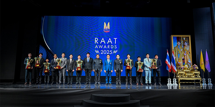 ที่สุดแห่งความภาคภูมิใจกับ “เต๊อะ วุฒิกร อินทรภูวศักดิ์” ได้รับถ้วยพระราชทาน The King Trophy 2025 พร้อม “เติ้น ทัศนพล อินทรภูวศักดิ์” รับรางวัล Pride of Thai Motorsport Award จากงาน RAAT Awards 2025