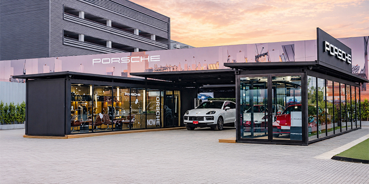 ปอร์เช่ ประเทศไทย เปิดโชว์รูมป๊อปอัพ “Porsche NOW Bangkok” ในย่านกัลปพฤกษ์ ขยายการเข้าถึงลูกค้าในฝั่งตะวันตกของกรุงเทพฯ พร้อมปูทางสู่โชว์รูมและศูนย์บริการแห่งใหม่สิ้นปีนี้
