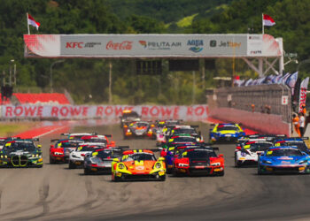 “เต๊อะ วุฒิกร” & ทีมเมท สู้สุดกำลังยกระดับผลงาน ศึก GT World Challenge Asia สนามมันดาลิกา