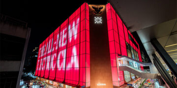 เมอร์เซเดส-เบนซ์ ต่อยอดกระแส The all-new electric CLA กับ Façade Lighting ใจกลางเมืองครั้งแรกของแบรนด์รถยนต์ในไทยกับปรากฏการณ์แสงสีสุดล้ำร่วมกับเซ็นทรัลชิดลม