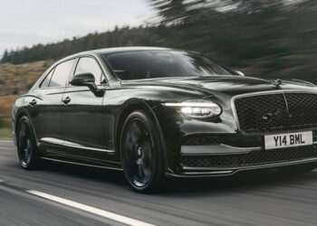 เบนท์ลีย์ มอเตอร์ส เปิดตัว New Flying Spur พร้อมพลิกโฉมยนตรกรรมหรูสู่ซูเปอร์คาร์ 4 ประตูพันธุ์สปอร์ตเจนใหม่