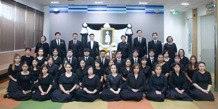 ลามิน่าจัดพิธีแสดงความอาลัยเบื้องหน้าพระรูป สมเด็จพระเจ้าลูกเธอ เจ้าฟ้าพัชรกิติยาภาฯ